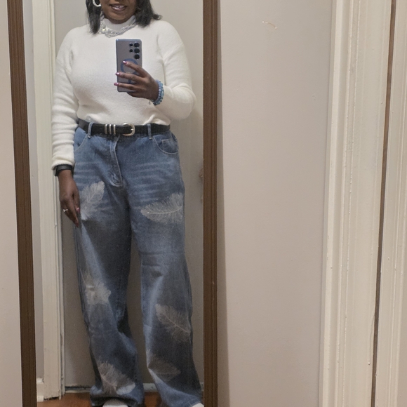 Women's Blue Feather Print Wide-Leg Jeans - Picture 7 of 11